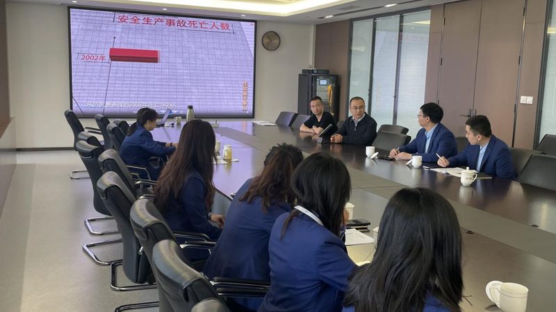 小标题：IT行业发展趋势分析
