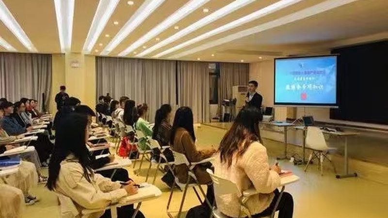 叉车培训周末班，如何选择性价比高的课程？**