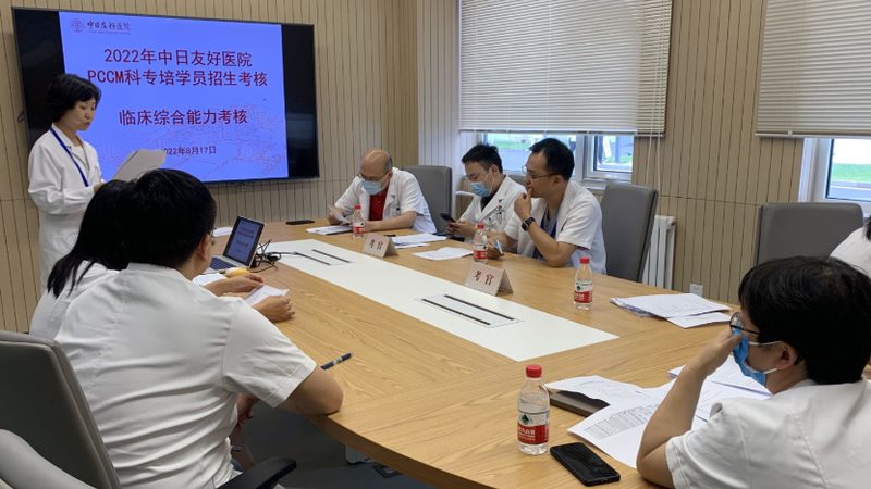 行业背景：IT行业的高速发展带动了相关培训机构的兴起
