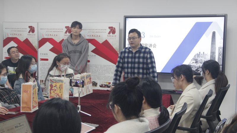 在实操考试中，考生需严格按照操作规程进行操作，确保安全。以下是一些常见操作规范：